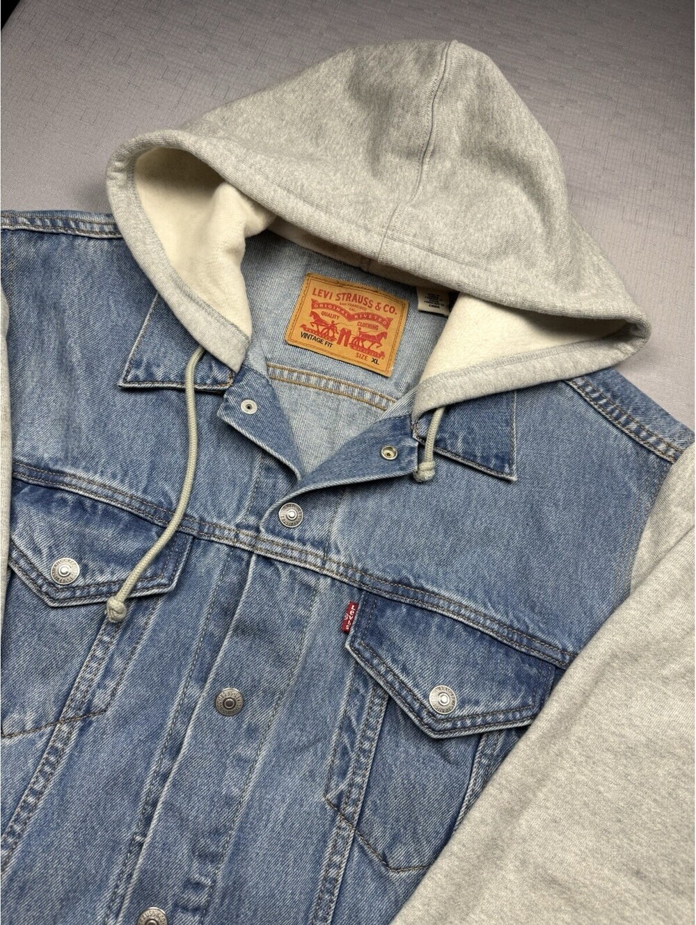 Levi’s Men’s XL Hybrid Denim Trucker Jacket Gray Hoodie Sweatshirt Sleeves